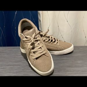 EXPRESS NWT Men’s suede perforated sneakers